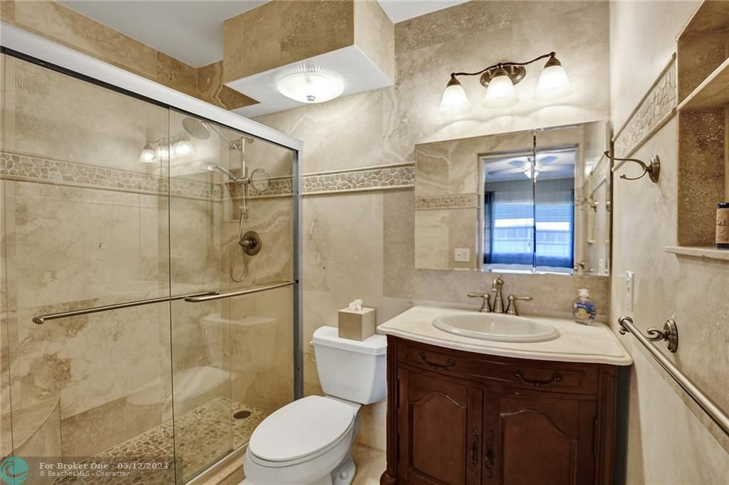 最近售出: $445,000 (2 贝兹, 2 浴室, 941 平方英尺)
