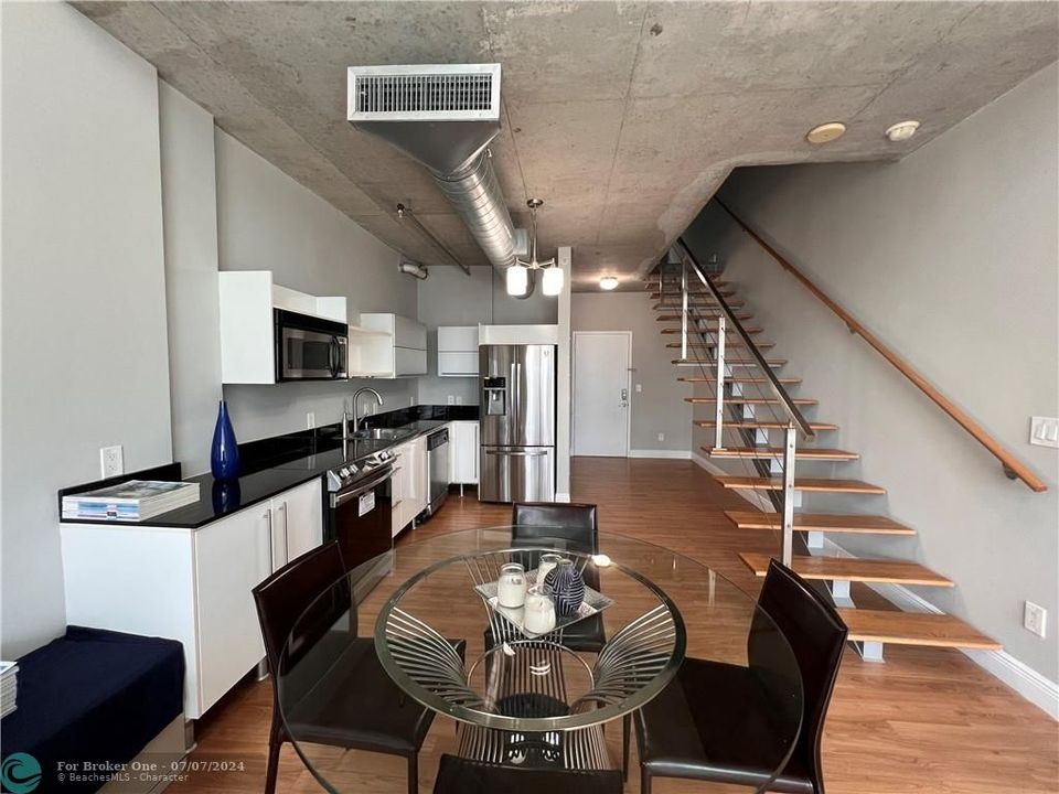 Recently Sold: $564,900 (2 beds, 2 baths, 1113 Square Feet)