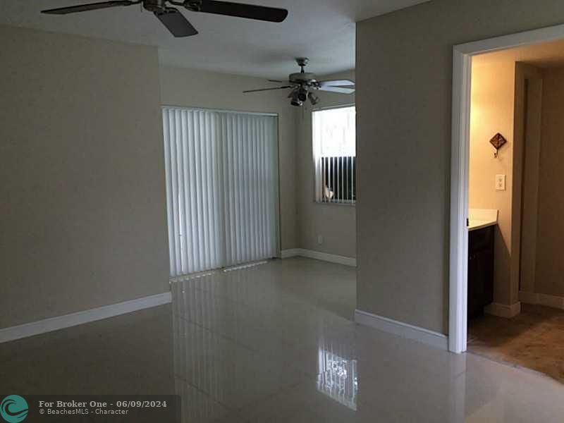 Active With Contract: $2,400 (3 beds, 2 baths, 1381 Square Feet)