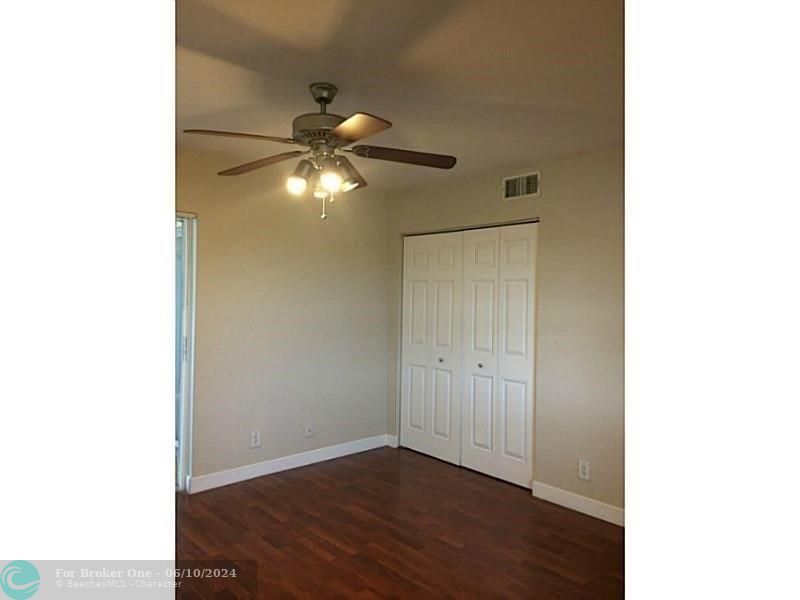 Active With Contract: $2,400 (3 beds, 2 baths, 1381 Square Feet)