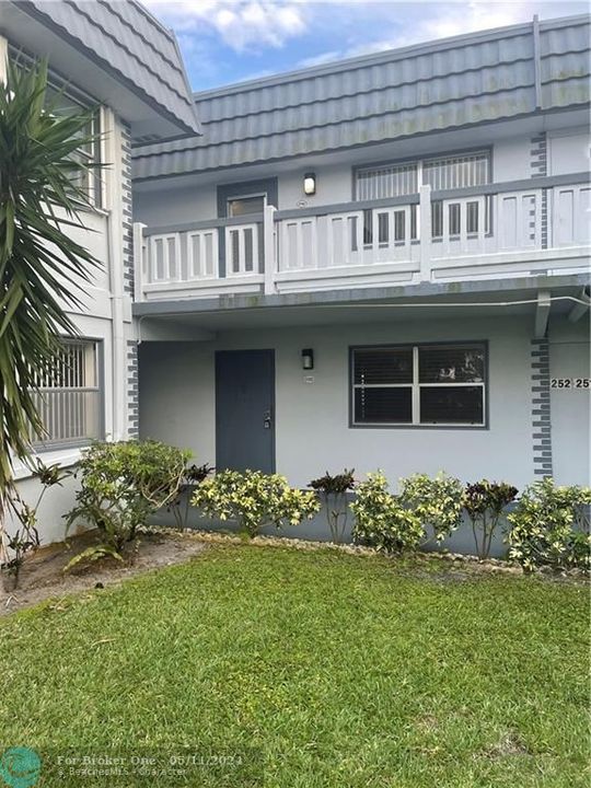 Recently Sold: $157,500 (2 beds, 2 baths, 883 Square Feet)