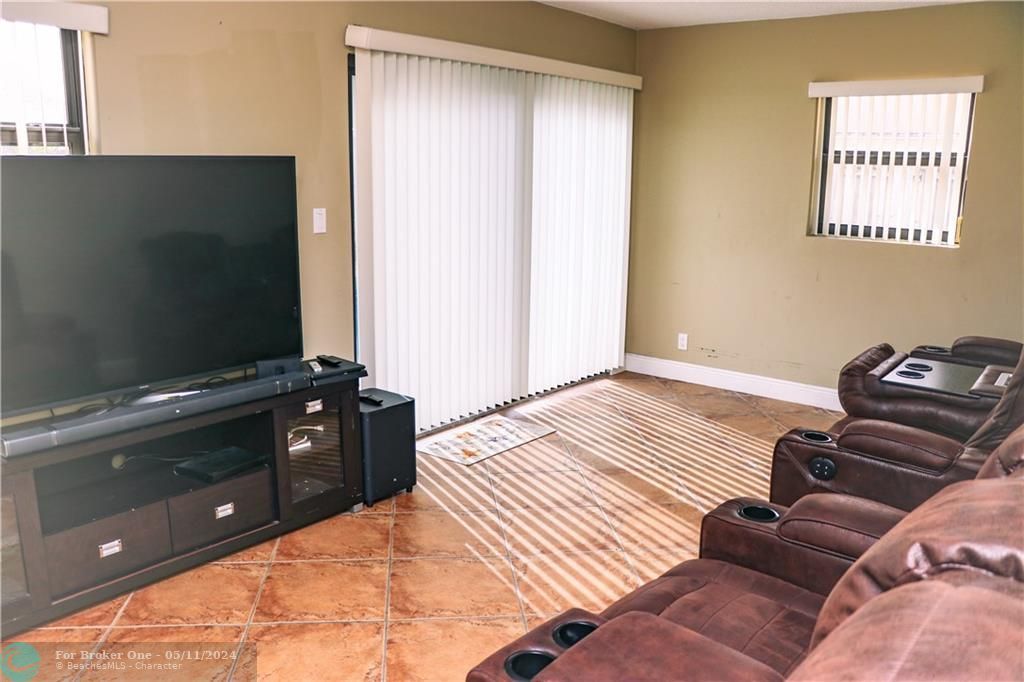 Recently Sold: $560,000 (3 beds, 2 baths, 1627 Square Feet)