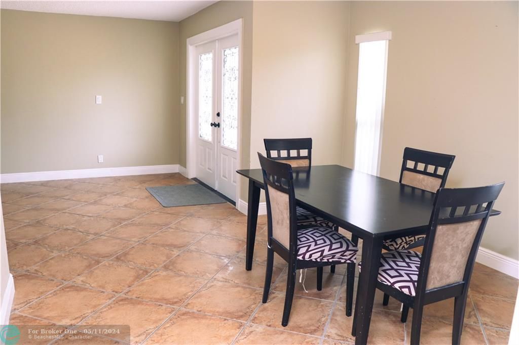 Recently Sold: $560,000 (3 beds, 2 baths, 1627 Square Feet)