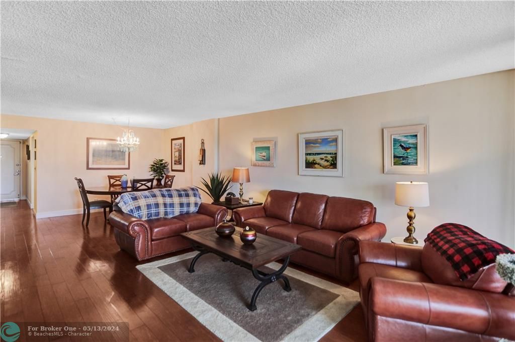 Recently Sold: $395,000 (2 beds, 2 baths, 1233 Square Feet)