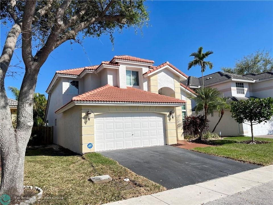 Recently Sold: $559,000 (3 beds, 2 baths, 1723 Square Feet)