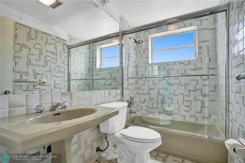 最近售出: $3,100 (2 贝兹, 2 浴室, 1265 平方英尺)