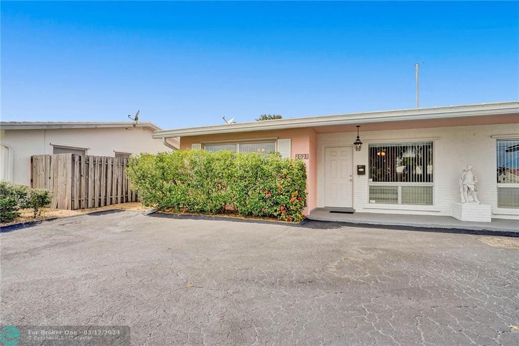 Recently Sold: $3,100 (2 beds, 2 baths, 1265 Square Feet)