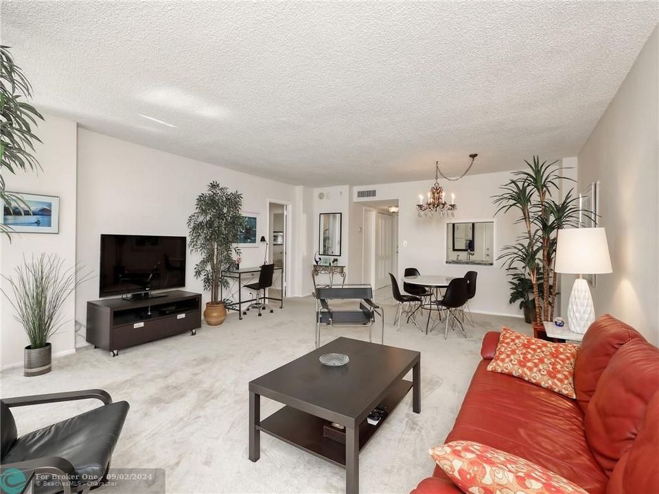 Active With Contract: $255,000 (1 beds, 1 baths, 1138 Square Feet)