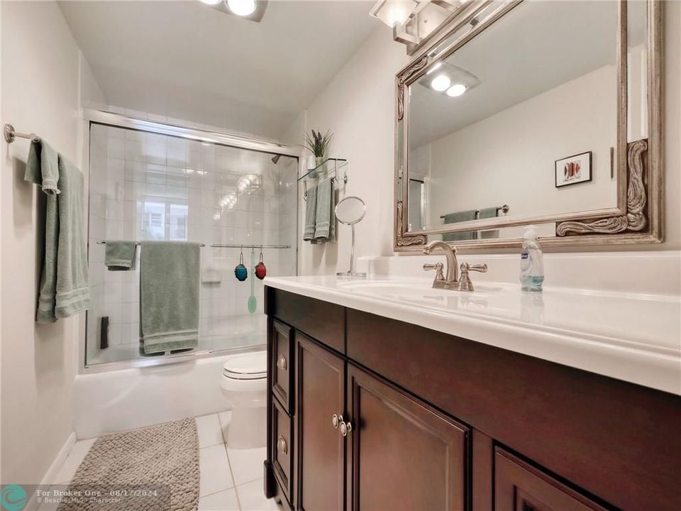 Active With Contract: $255,000 (1 beds, 1 baths, 1138 Square Feet)