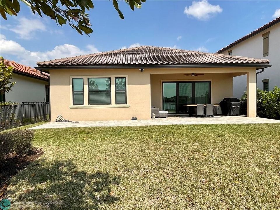 Vendido Recientemente: $874,900 (3 camas, 2 baños, 2287 Pies cuadrados)