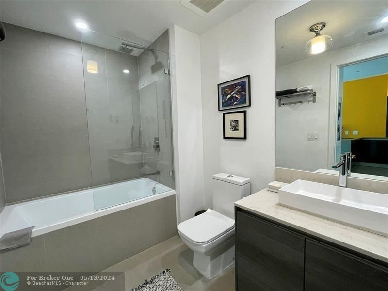 待售: $525,000 (0 贝兹, 1 浴室, 528 平方英尺)