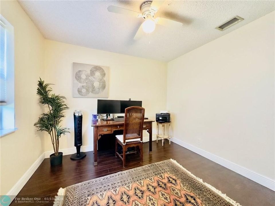 Recently Sold: $520,000 (3 beds, 2 baths, 1405 Square Feet)