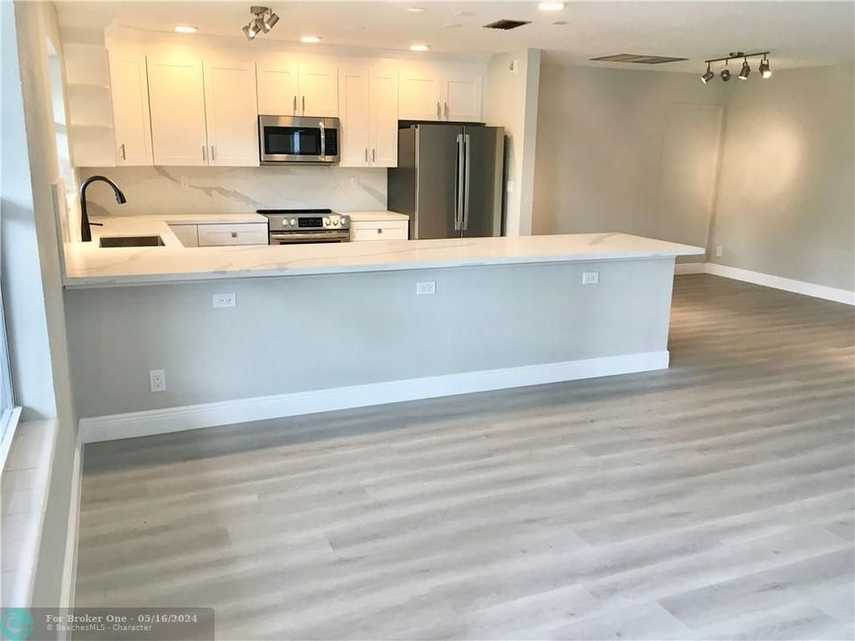 Recently Sold: $2,595 (2 beds, 1 baths, 1100 Square Feet)