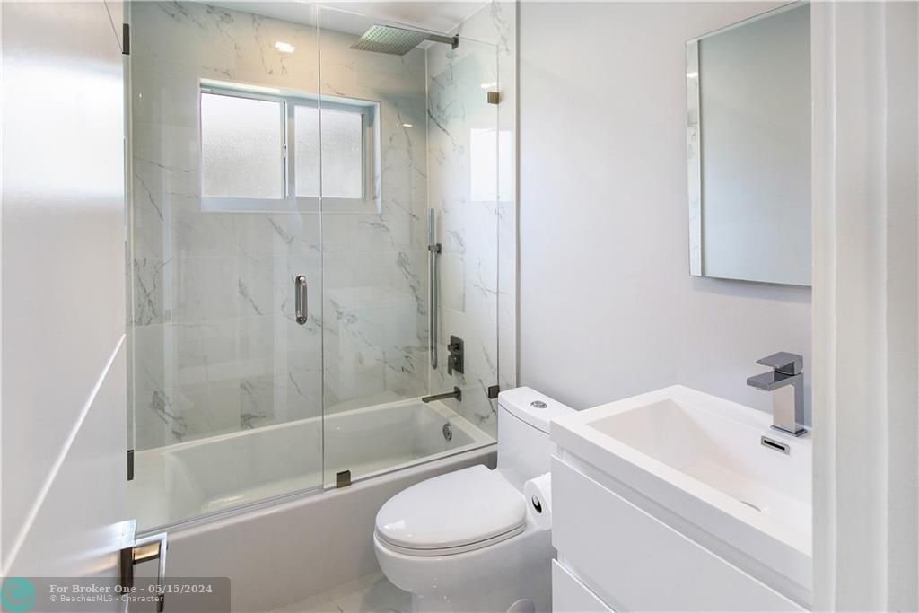 Recently Sold: $389,999 (2 beds, 1 baths, 1084 Square Feet)