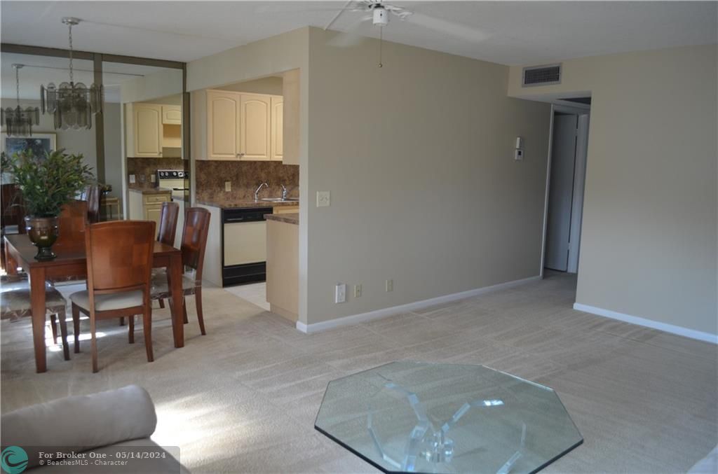 Recently Sold: $165,000 (2 beds, 1 baths, 880 Square Feet)