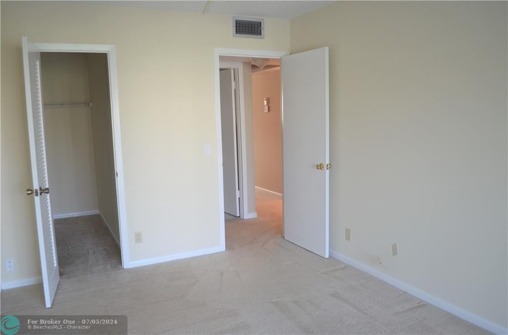 Recently Sold: $165,000 (2 beds, 1 baths, 880 Square Feet)