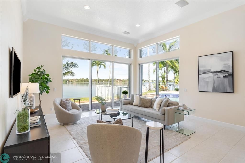 Recently Sold: $949,000 (5 beds, 3 baths, 2824 Square Feet)