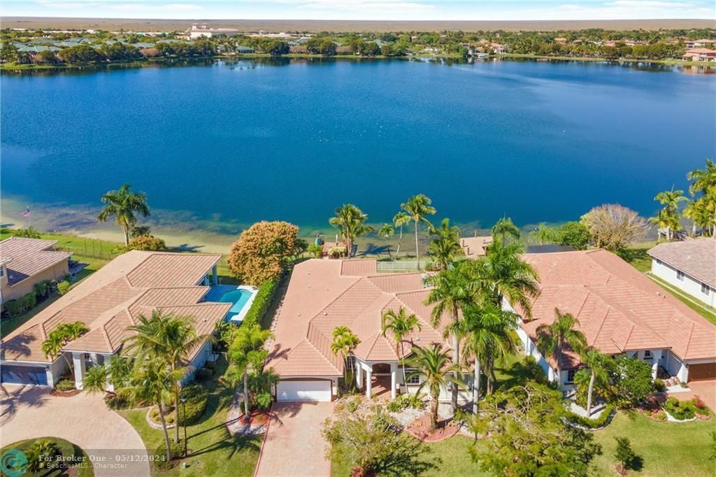 Recently Sold: $949,000 (5 beds, 3 baths, 2824 Square Feet)