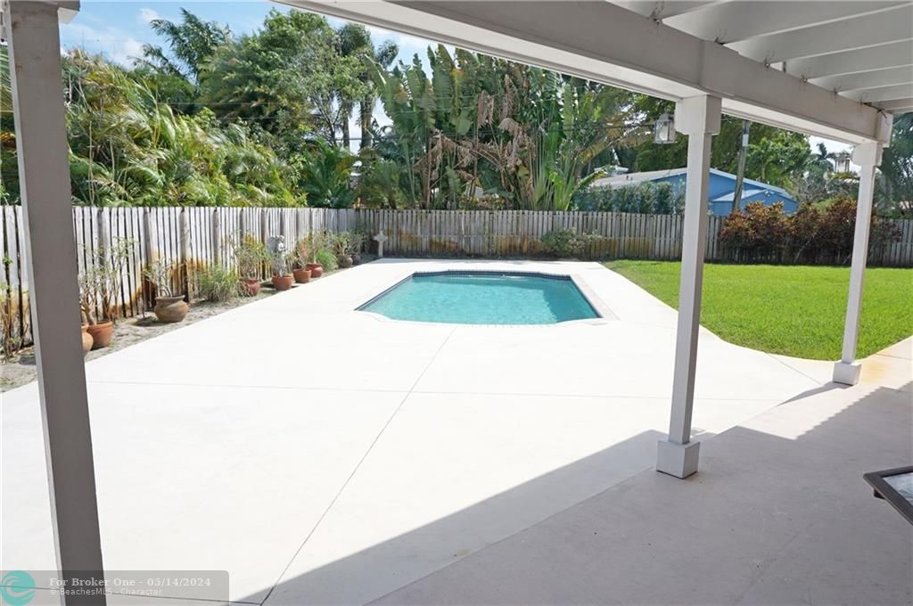 Recently Sold: $749,000 (3 beds, 2 baths, 1573 Square Feet)