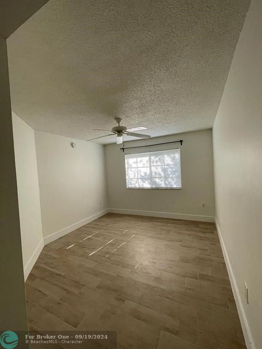 Active With Contract: $2,600 (3 beds, 2 baths, 1160 Square Feet)