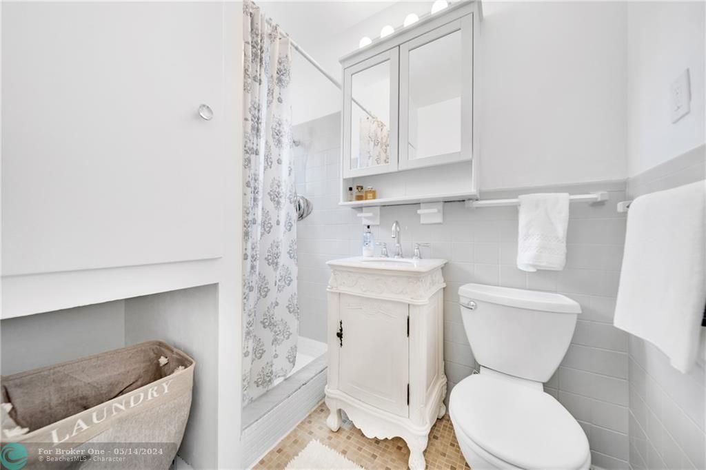 最近售出: $639,000 (4 贝兹, 2 浴室, 1888 平方英尺)