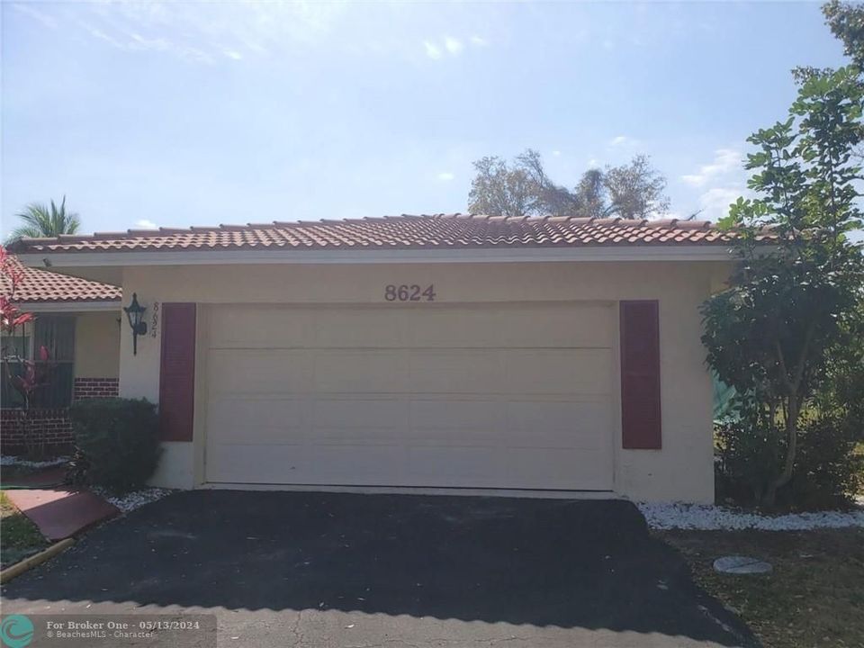 Recently Sold: $575,000 (4 beds, 2 baths, 2042 Square Feet)