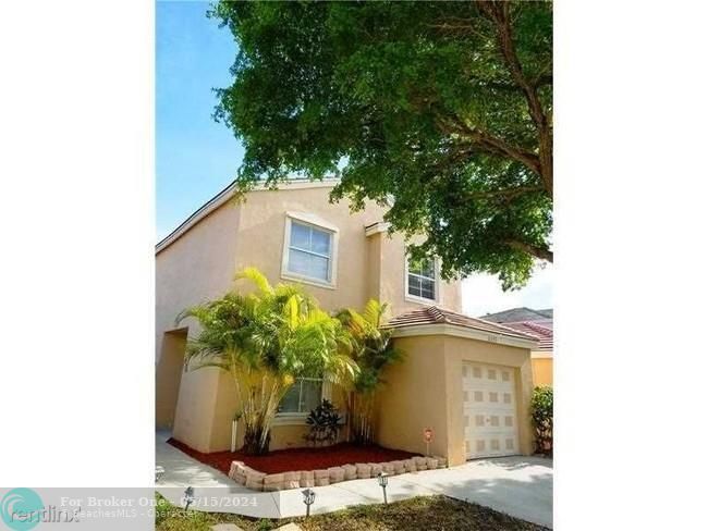 Recently Rented: $2,900 (3 beds, 2 baths, 1222 Square Feet)
