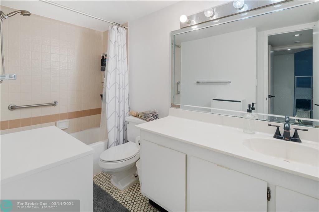 Recently Sold: $249,000 (1 beds, 1 baths, 918 Square Feet)