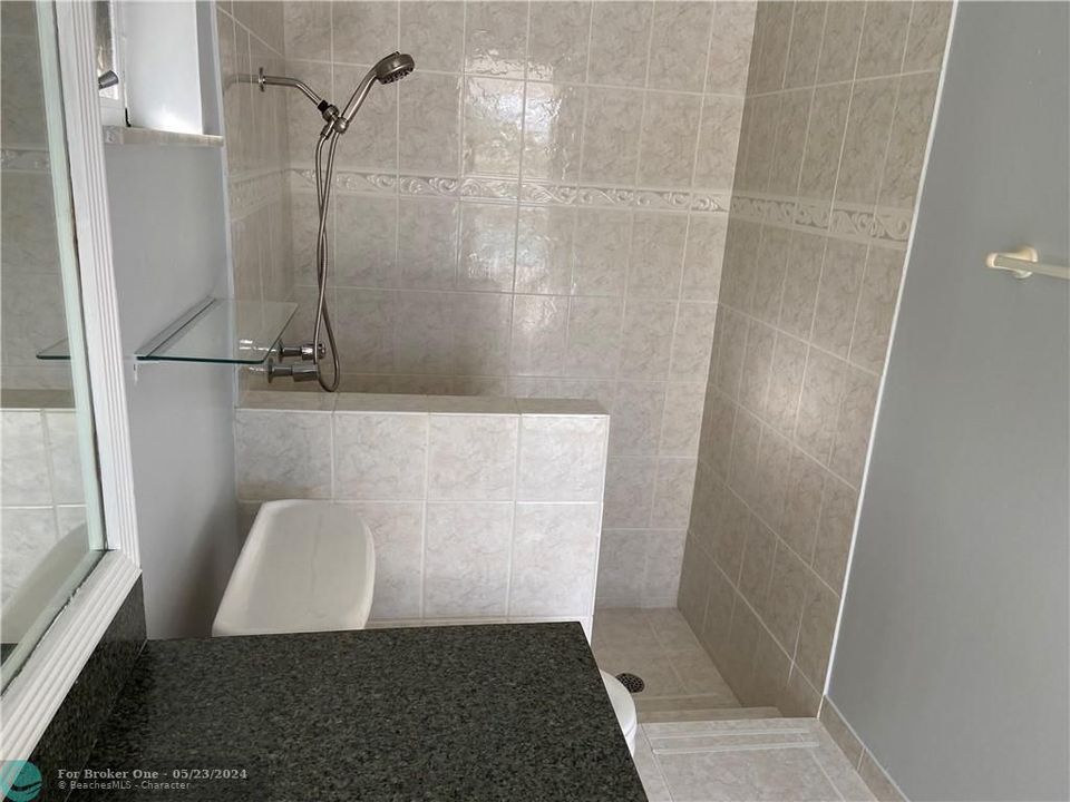 最近租的: $3,800 (4 贝兹, 2 浴室, 2568 平方英尺)