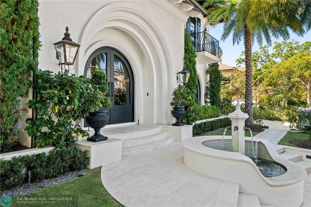 Recently Sold: $10,900,000 (5 beds, 7 baths, 7970 Square Feet)