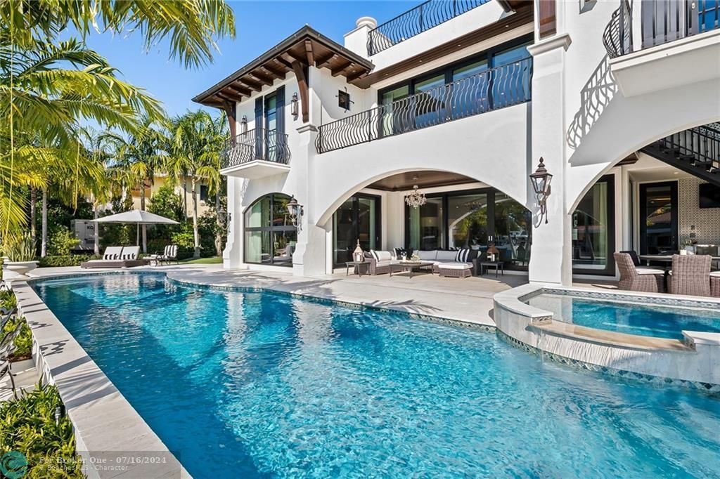 Recently Sold: $10,900,000 (5 beds, 7 baths, 7970 Square Feet)