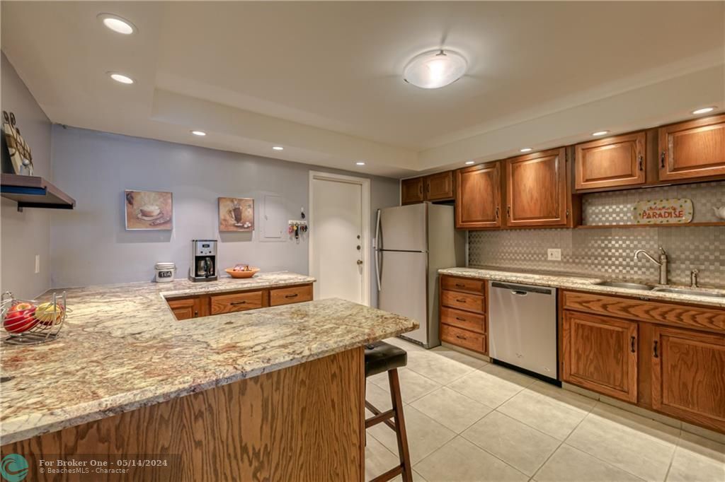 Recently Sold: $625,000 (2 beds, 2 baths, 1499 Square Feet)