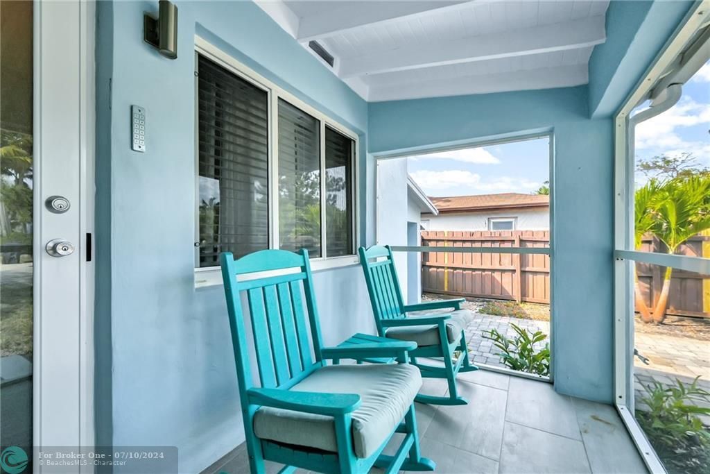 Recently Sold: $725,000 (2 beds, 1 baths, 1238 Square Feet)