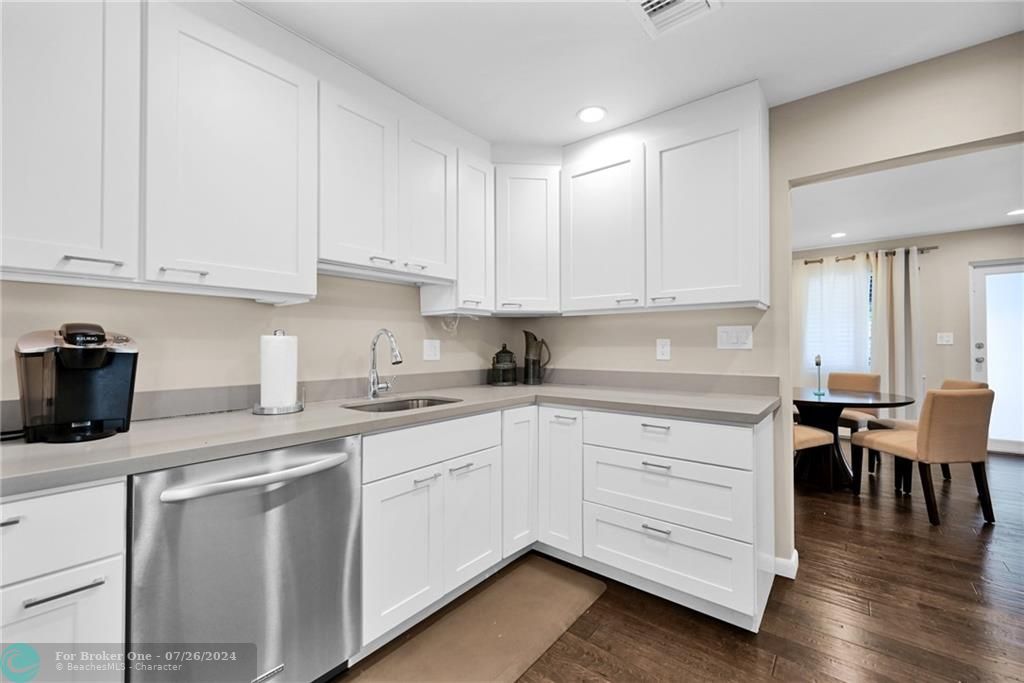 Recently Sold: $725,000 (2 beds, 1 baths, 1238 Square Feet)