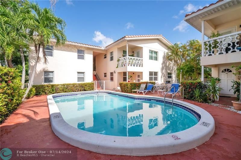 Recently Sold: $240,000 (2 beds, 2 baths, 965 Square Feet)