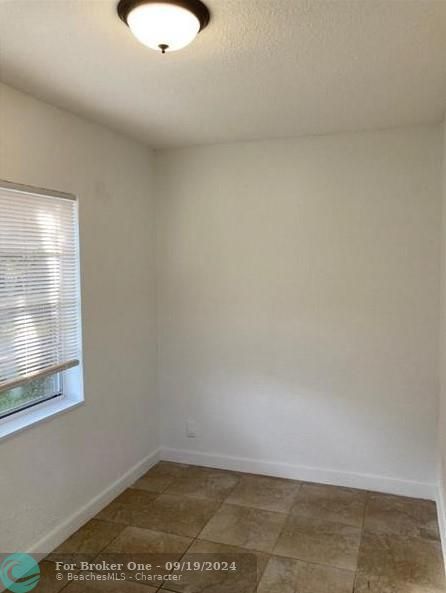 Active With Contract: $1,995 (3 beds, 1 baths, 3195 Square Feet)