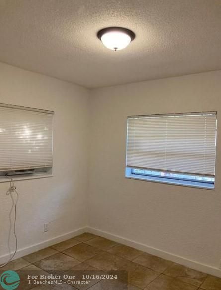 Active With Contract: $1,995 (3 beds, 1 baths, 3195 Square Feet)