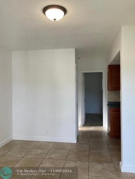 Active With Contract: $1,995 (3 beds, 1 baths, 3195 Square Feet)