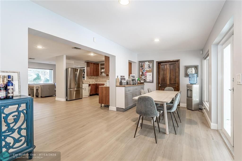 Recently Sold: $1,500,000 (5 beds, 3 baths, 2840 Square Feet)