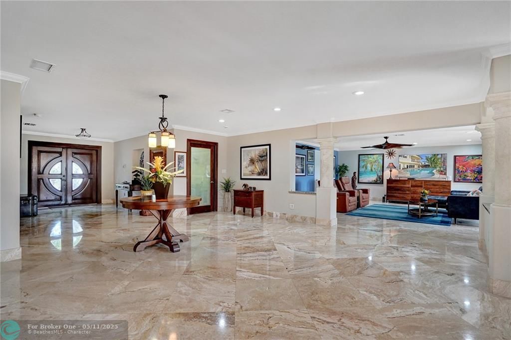 En Venta: $1,995,000 (3 camas, 3 baños, 3628 Pies cuadrados)