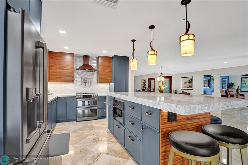 En Venta: $1,995,000 (3 camas, 3 baños, 3628 Pies cuadrados)