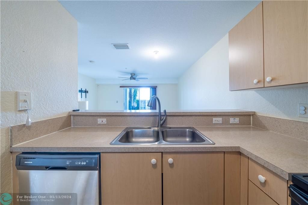 Recently Rented: $2,700 (3 beds, 2 baths, 1548 Square Feet)