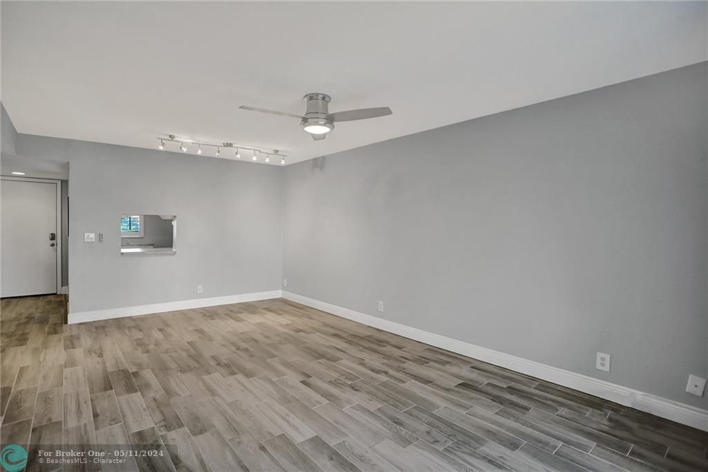 Recently Sold: $120,000 (1 beds, 1 baths, 758 Square Feet)