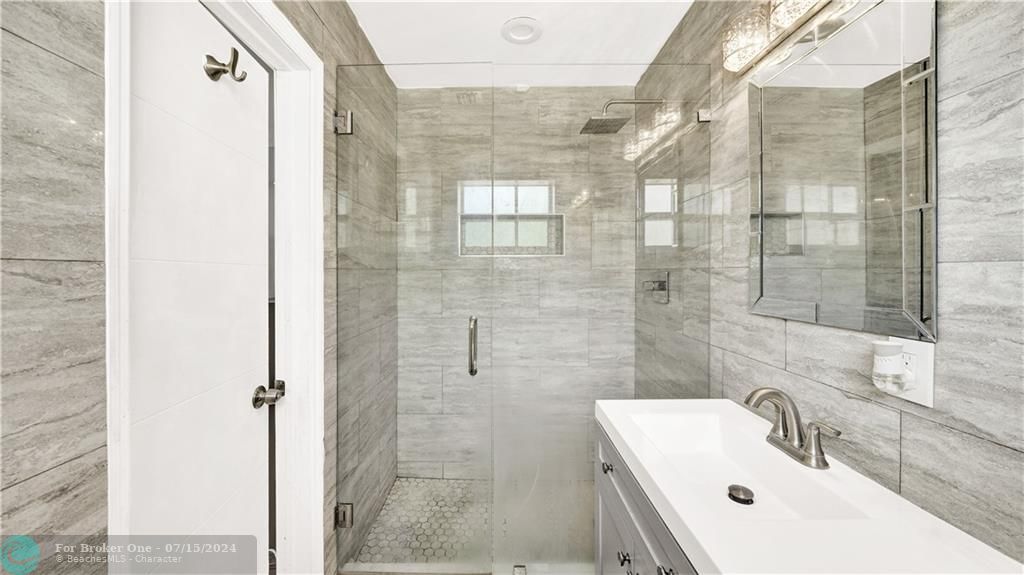 最近售出: $540,000 (4 贝兹, 3 浴室, 1866 平方英尺)