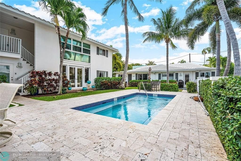 Recently Sold: $1,300,000 (2 beds, 2 baths, 1035 Square Feet)
