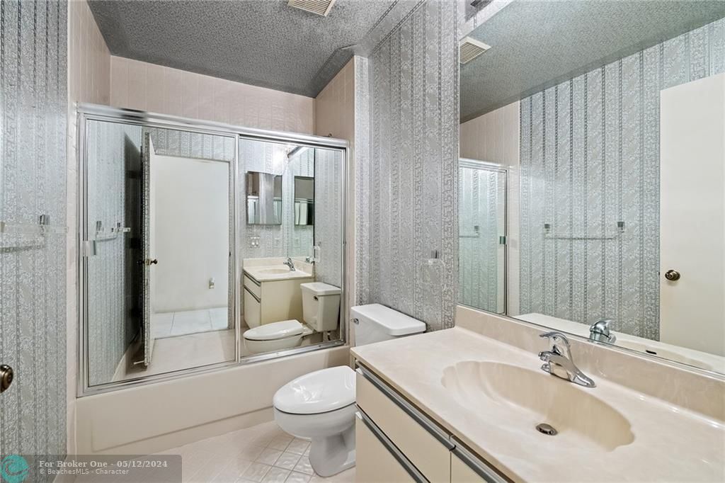 最近售出: $349,000 (3 贝兹, 2 浴室, 2020 平方英尺)