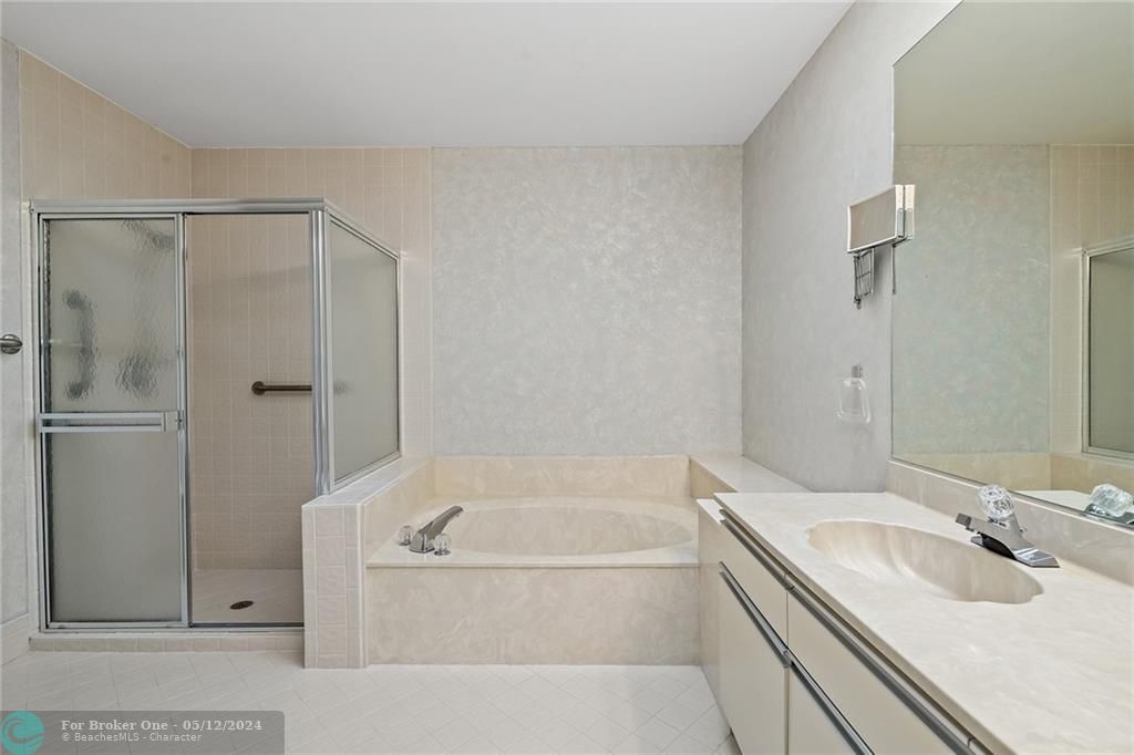 最近售出: $349,000 (3 贝兹, 2 浴室, 2020 平方英尺)