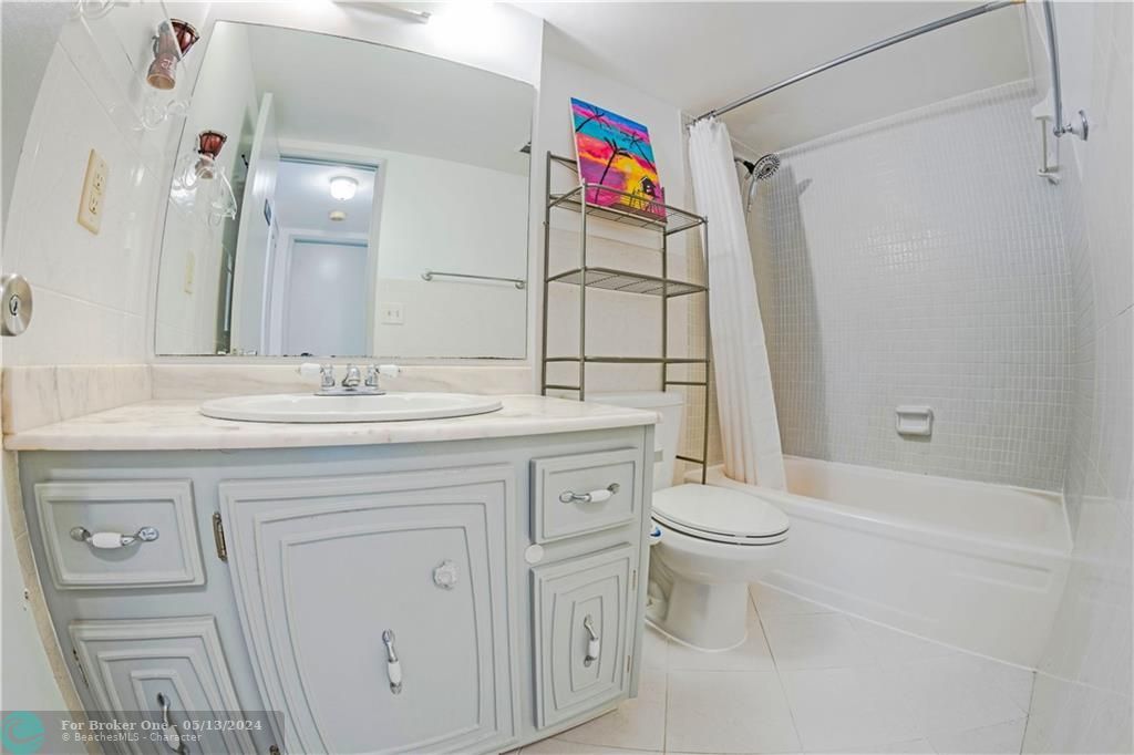 最近售出: $205,000 (1 贝兹, 1 浴室, 630 平方英尺)