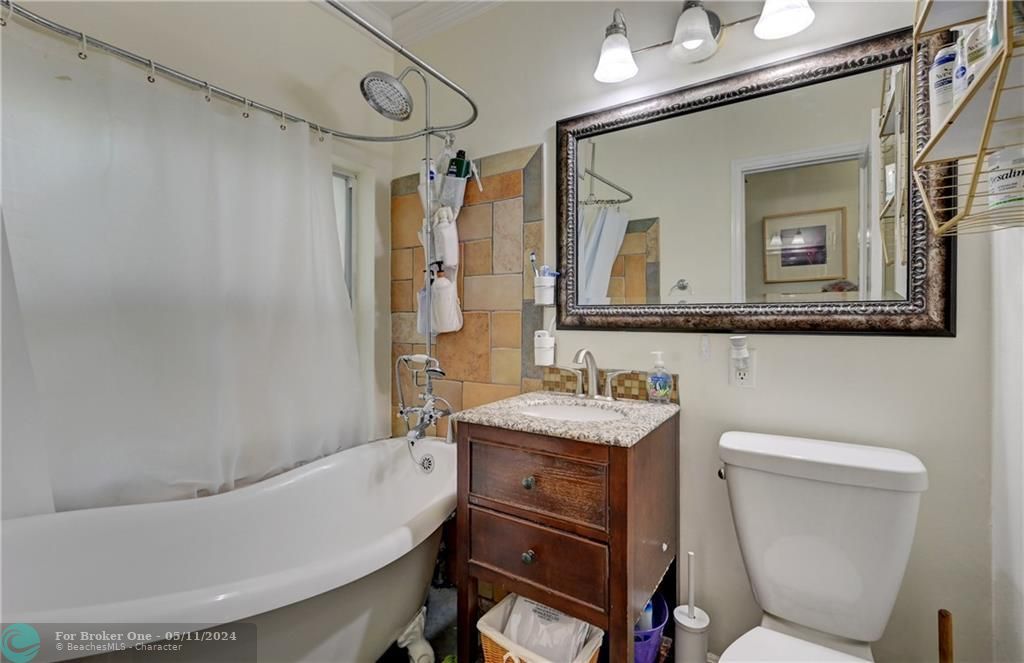 最近售出: $569,900 (2 贝兹, 1 浴室, 776 平方英尺)