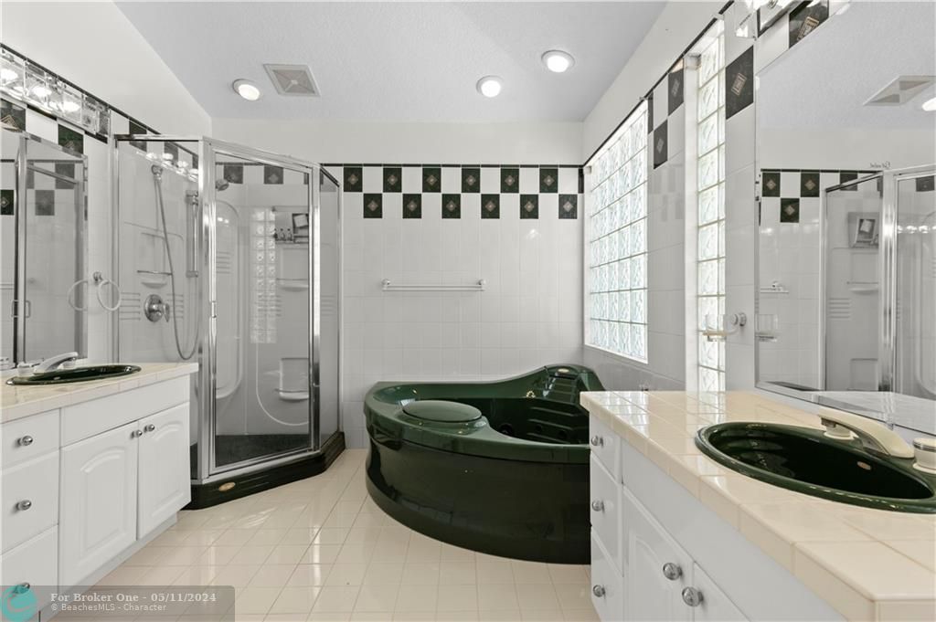 Недавно продано: $2,495,000 (4 спален, 3 ванн, 3747 Квадратных фут)